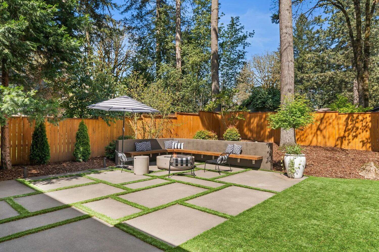 Decorative finished concrete patio by Zuber Concrete